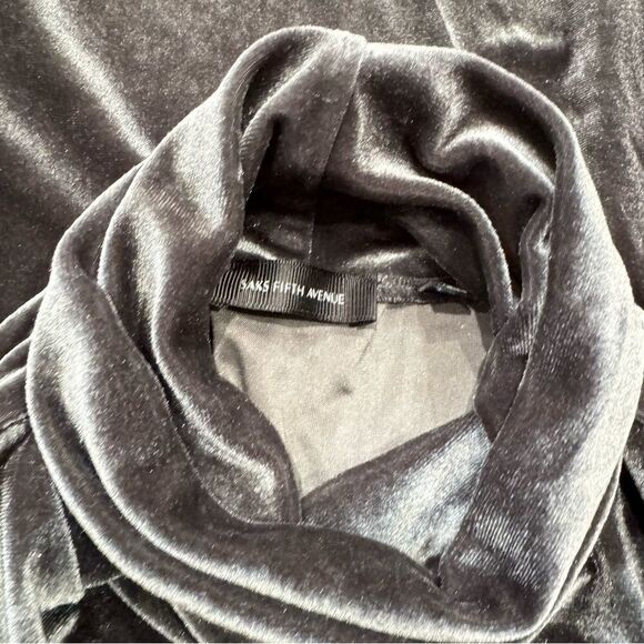 Saks Fifth Avenue Grey Velour Turtleneck Top Women’s Medium - Picture 2 of 3